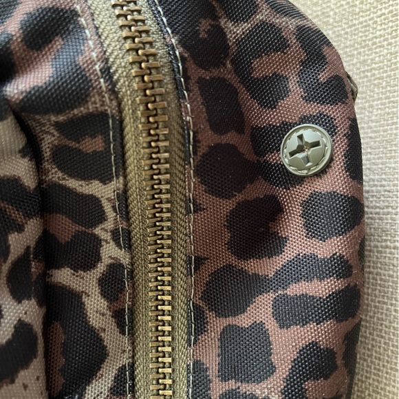 Herschel Supply Company Backpack Leopard Cheetah Animal print Unisex Daypack Bag - Picture 4 of 9